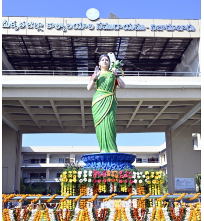కలెక్టరేట్ లో తెలంగాణ తల్లి అవతరణ ఉత్సవం
