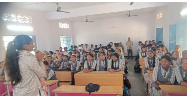 పేద విద్యార్థులు చదువుకోలేరు... చదువు కోనుక్కోవాలి : ఎస్ఎఫ్ఐ రాష్ట్ర గర్ల్స్ కన్వీనర్ యం.మమత