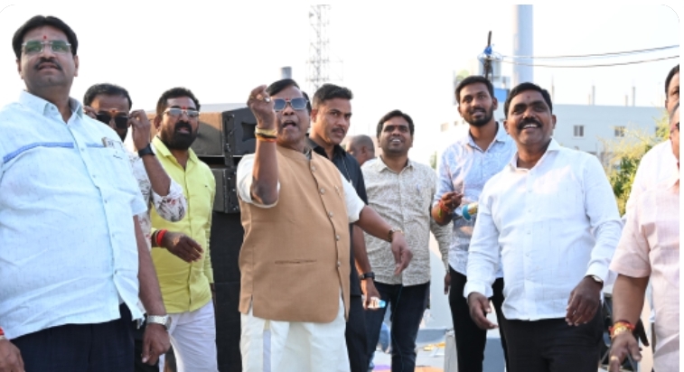 సంక్రాంతి వేడుకల్లో ఉత్సాహంగా పాల్గొన్న అర్బన్ ఎమ్మెల్యే