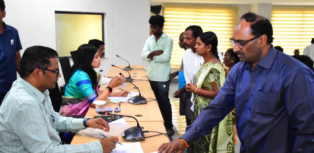 ప్రజావాణి అర్జీలు పెండింగ్ లో పెట్టవద్దు... కలెక్టర్ గరిమ అగ్రవాల్