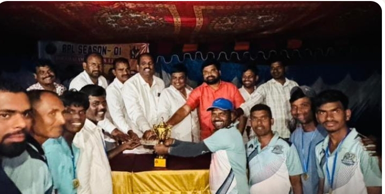 విజేతలకు బహుమతులు ప్రదానం చేసిన భీమారం సర్పంచ్ గీతా వీరేశం గుప్త