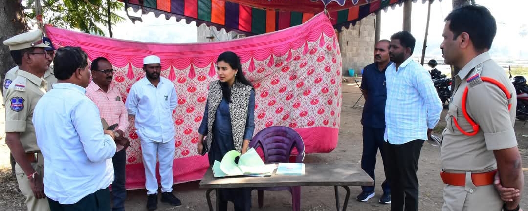 ఎస్ఎస్టీ చెక్ పోస్ట్ ను పరిశీలించిన ఇంచార్జి కలెక్టర్