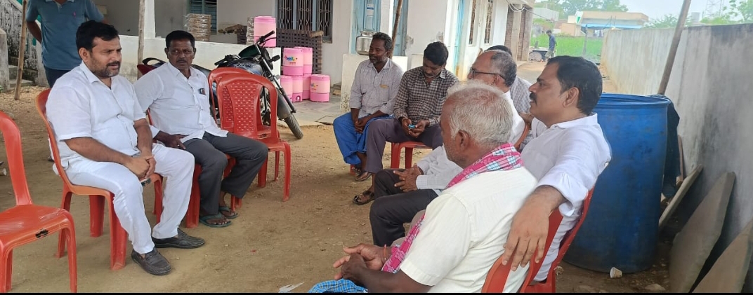 పలు కుటుంబాలను పరామర్శించిన బీఆర్ఎస్ పార్టీ నాయకులు లకావత్ గిరిబాబు