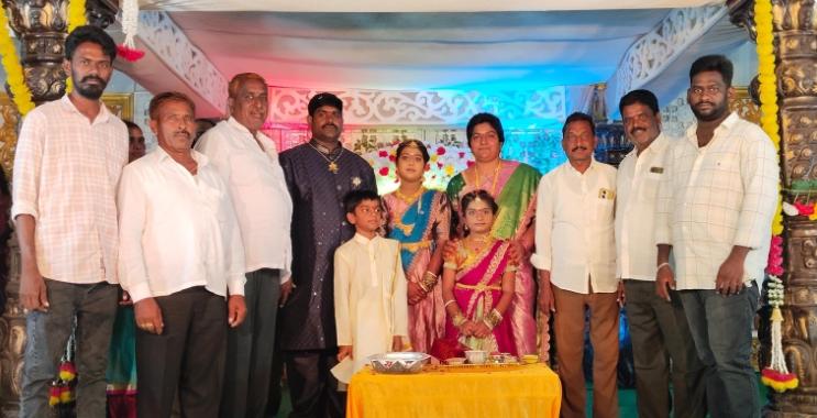 ఓణీల అలంకరణ వేడుకలో పాల్గొన్న  జూలూరుపాడు మండలనాయకులు