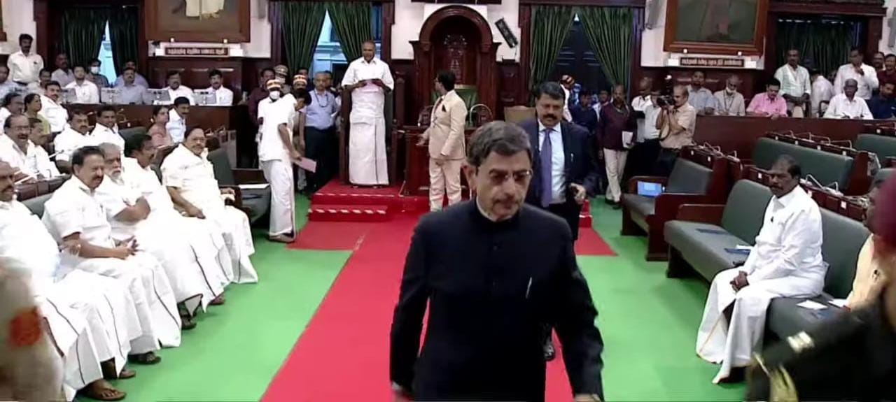 తమిళనాడు అసెంబ్లీలో గందరగోళం..