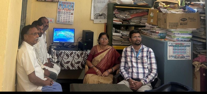 ప్రభుత్వ పాఠశాలకు కంప్యూటర్ అందజేసిన కెనరా బ్యాంకు మేనేజర్ వేగి శ్రీహరి