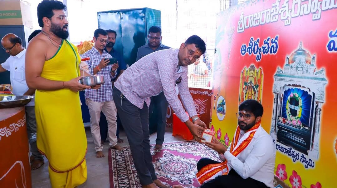 వేములవాడ భీమేశ్వర స్వామి దర్శించుకున్న  టీజీఎన్పీడీసియల్  సీఎండీ వరుణ్ రెడ్డి