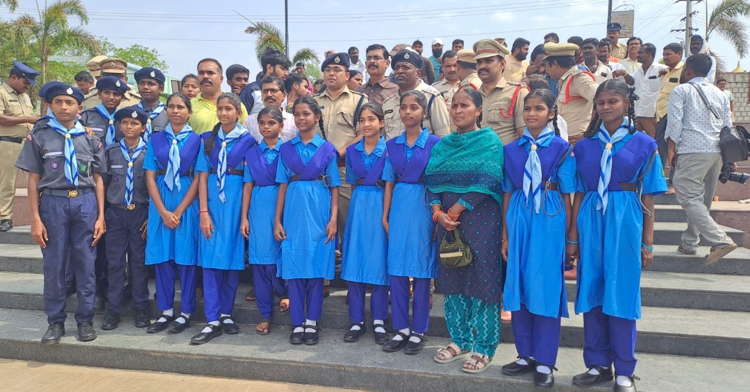 రోడ్డు భద్రతపై అవగాహన కోసం &ldquo;Arrive Alive&rdquo; వాకింగ్ ర్యాలీ