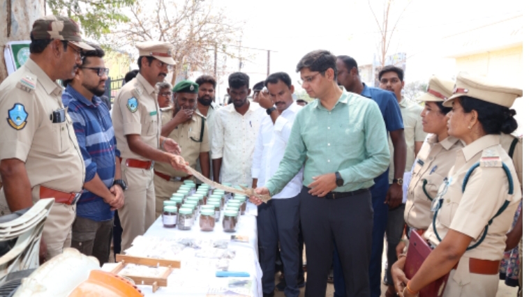 మాచారెడ్డి ఫారెస్ట్ రేంజ్ కార్యాలయాన్ని సందర్శించిన జిల్లా కలెక్టర్ ఆశిష్ సంగ్వాన్