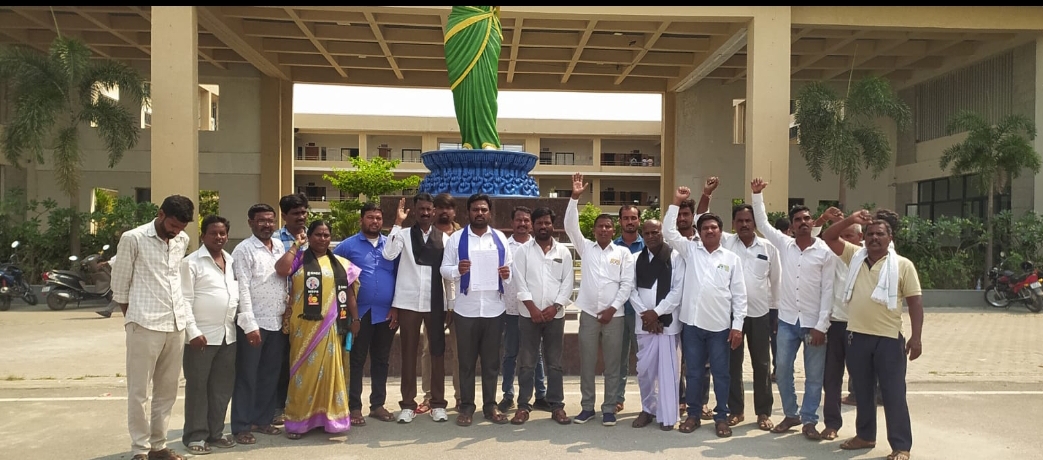 ఎస్సీ మాదిగ కులస్తులను బహిష్కరణ గురించి జిల్లా అదనపు కలెక్టర్కు వినతిపత్రం 