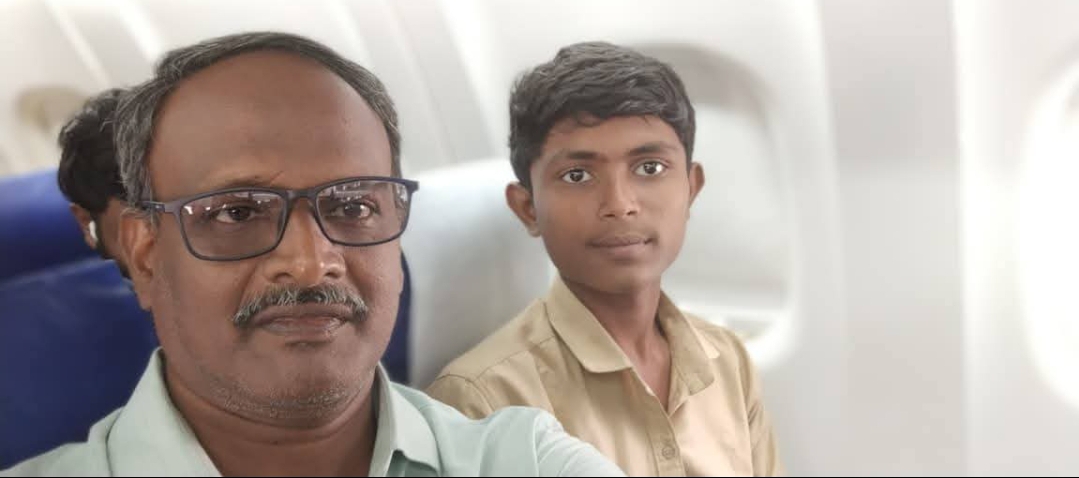 విజయనగరం : సొంత ఖర్చులతో విద్యార్థిని  విమానం ఎక్కించిన ఉపాధ్యాయుడు
