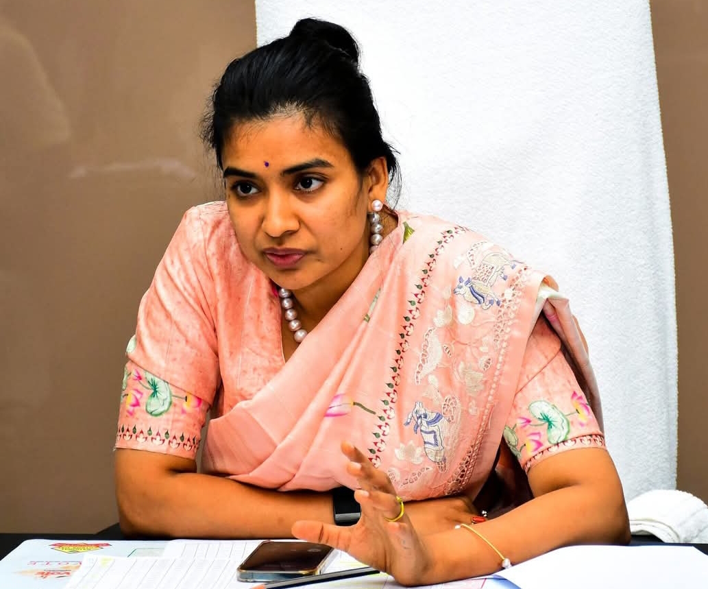 ధాన్యం అన్ లోడింగ్ కోసం హమాలీల సంఖ్య పెంచాలి : జిల్లా కలెక్టర్ గరిమ అగ్రవాల్
