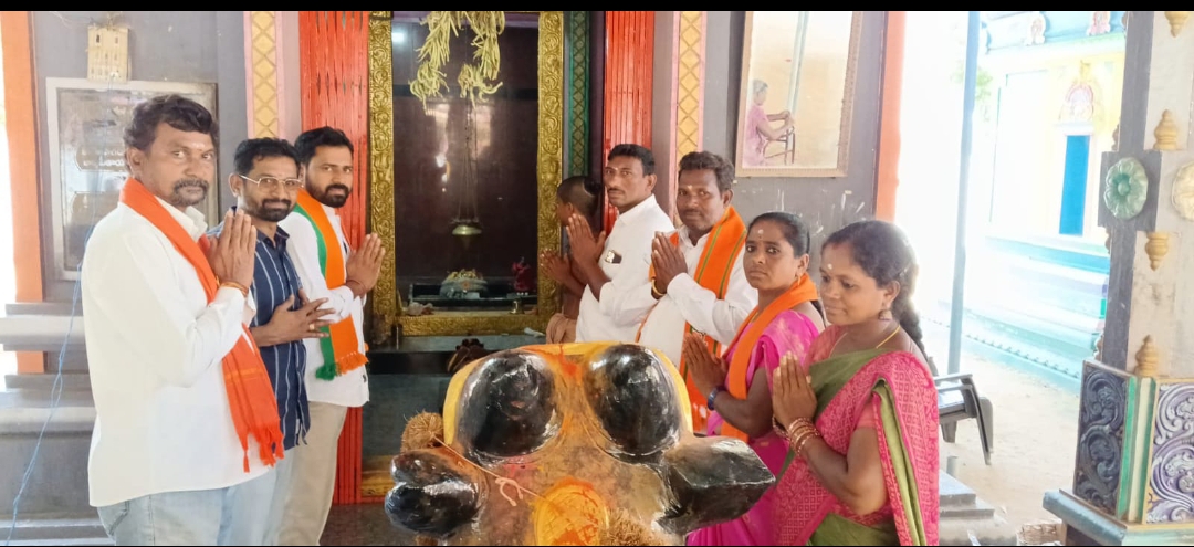 ప్రధాన మంత్రి నరేంద్ర మోడీ అరుదైన ఘనత సాధించిన సందర్భంగా దేవాలయంలో పూజలు