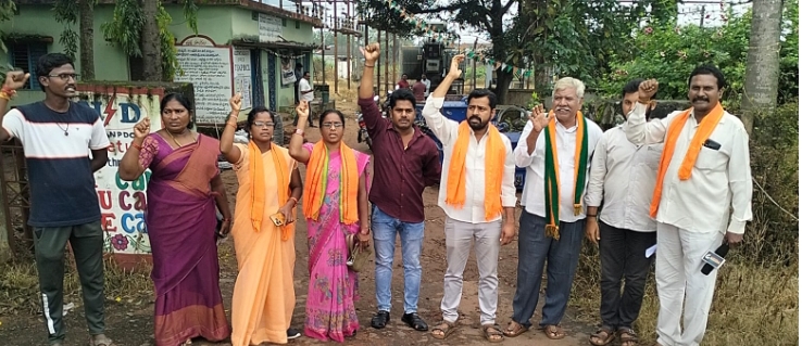 బిజెపి పార్టీ ఆధ్వర్యంలో విద్యుత్ శాఖ ఆఫీస్ దగ్గర నిరసన కార్యక్రమం...అధికారికి వినతిపత్రం