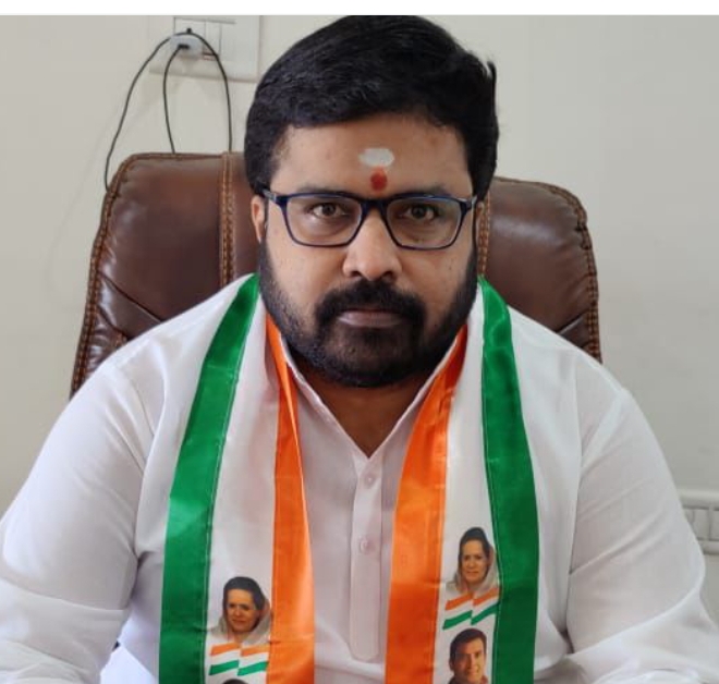రేవంత్ రెడ్డి పీఏనని చెప్పుకుని వసూళ్లకు పాల్పడిన వ్యక్తి అరెస్ట్..!!