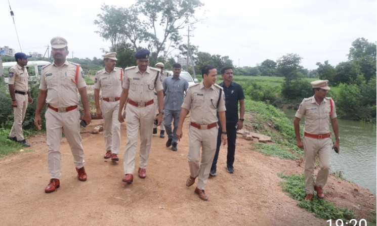 పెద్ద చెరువును పరిశీలించిన జిల్లా ఎస్పీ