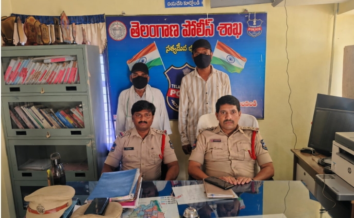 తాడ్వాయి మండలంలోని కరడ్&zwnj;పల్లిలో కల్తీ కల్లు విక్రయిస్తున్న ఇద్దరు అరెస్ట్ 