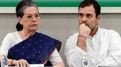 సోనియా, రాహుల్&zwnj;కు ఢిల్లీ కోర్టు నోటీసులు