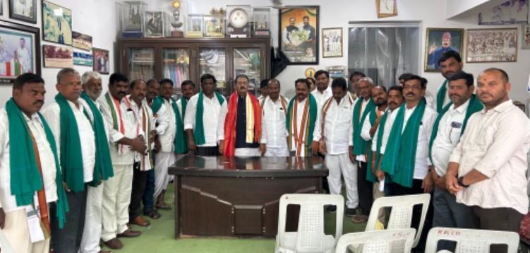 Daily Bharat నూతన సొసైటీ చైర్మన్ చిందల శ్రీనివాస్ రెడ్డి కి సన్మానం