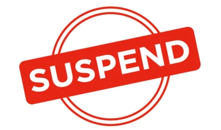 అవినీతికి పాల్పడిన ఘటనలో ఇన్స్ స్పెక్టర్ తో పాటు ఒక కానిస్టేబుల్ సస్పెండ్