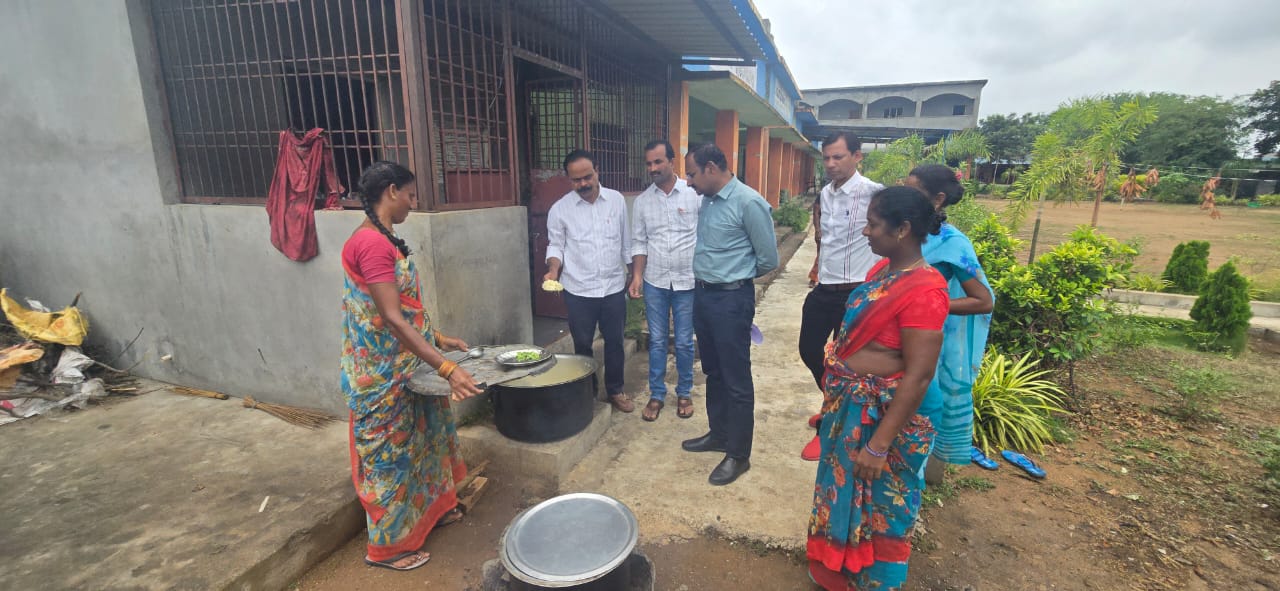 బ్రాహ్మణపల్లి పాఠశాలను సందర్శించిన ఆర్ జె డి సత్యనారాయణ రెడ్డి