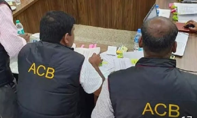 నిజామాబాద్ సబ్ రిజిస్టర్ కార్యాలయంలో ఏసీబీ అధికారుల సోదాలు