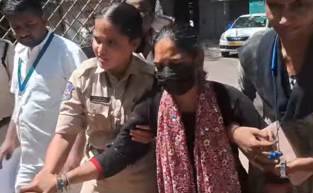 పోలీసులు వేధిస్తున్నారని HRC కార్యాలయం ముందు మహిళ ఆత్మహత్యాయత్నం