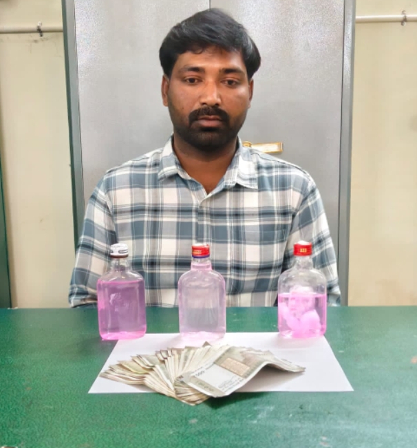 లంచం తీసుకుంటూ ఏసీబీకి పట్టుబడ్డ సర్వేయర్