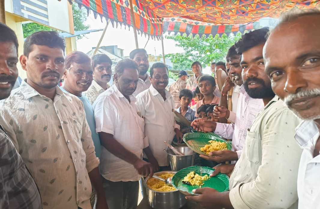 గణేష్ నవరాత్రులు భాగంగా మహా అన్నదాన కార్యక్రమాన్ని ప్రారంభించిన జెఎస్ఆర్ సైన్యం ముఖ్య నాయకులు