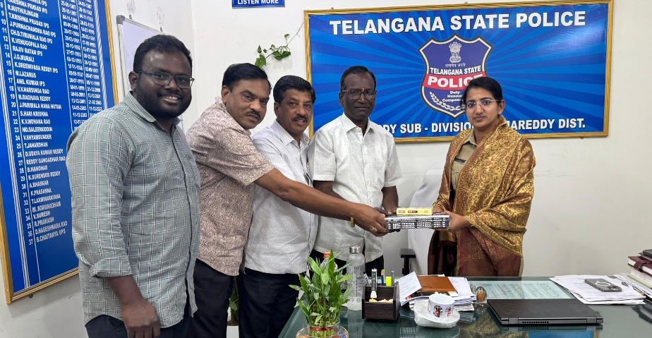 శుక్రవారం నాడు అప్పుడే పుట్టిన నవజాత శిశువులకు బేబీ కిట్స్ పంపిణీ కార్యక్రమం