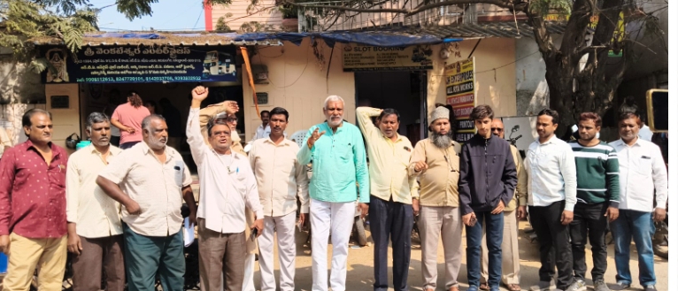 ఆటో ఛార్జీలు వెంటనే పెంచాలి తెలంగాణ ఆటో మోటార్ డ్రైవర్స్ యూనియన్