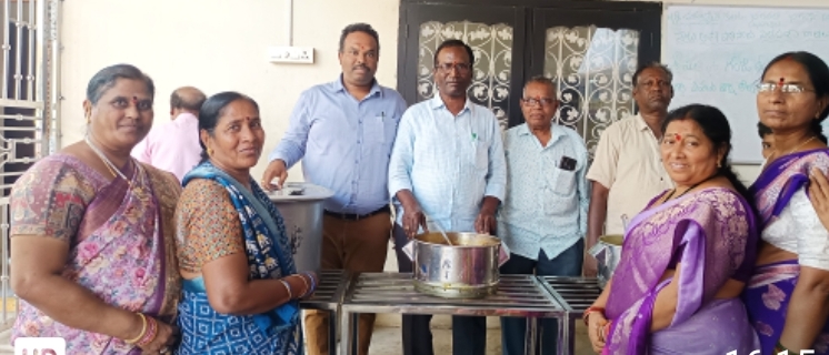 గంజి శ్రీదేవి శ్రీనివాస్ వివాహ వార్షికోత్సవం సందర్భంగా అన్నప్రసాద కార్యక్రమం