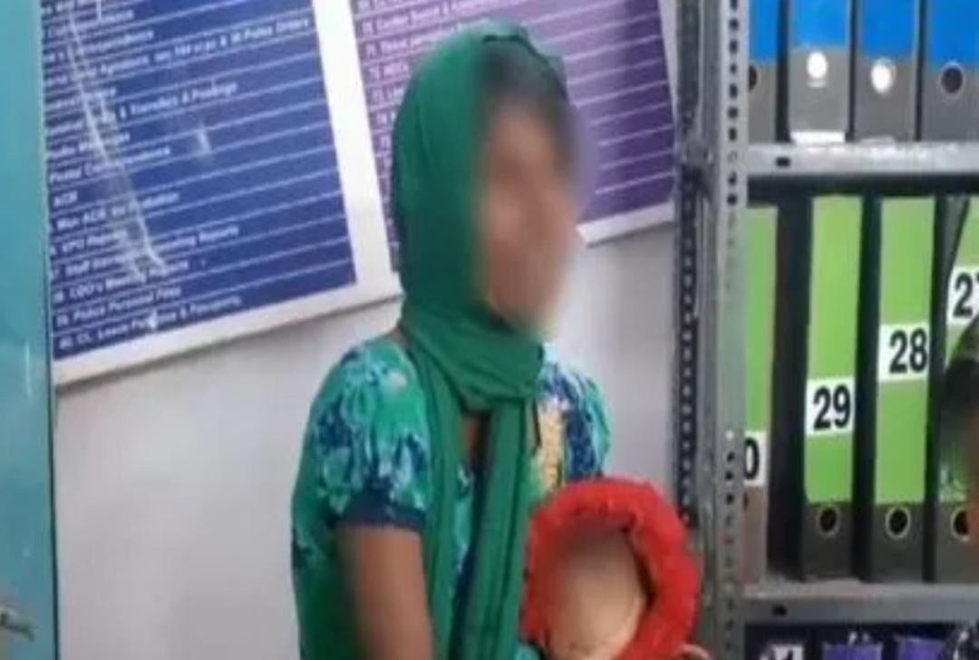 తాగిన మైకంలో కన్న కూతుర్ని అమ్మేసింది