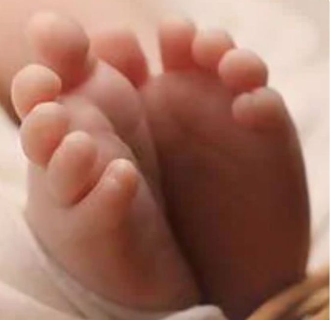 డబ్బుకు ఆశపడి రెండు నెలల కన్న కొడుకుని విక్రయానికి పెట్టిన కర్కషపు తల్లి