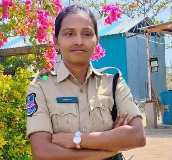 రోడ్డు ప్రమాదంలో మృతి చెందిన మహిళ కానిస్టేబుల్