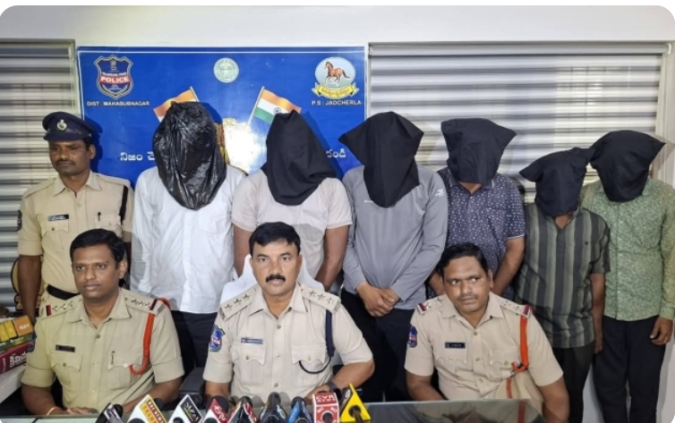 అంతర్రాష్ట్ర బస్సు దొంగల ముఠా అరెస్ట్