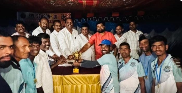 బిపిఎల్-1 క్రికెట్ టోర్నమెంట్ విజేతలకు బహుమతులు ప్రదానం చేసిన భీమారం సర్పంచ్ గీతా వీరేశం గుప్త