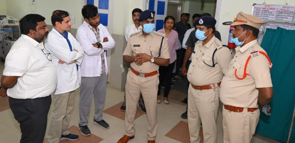 జిల్లా ప్రభుత్వ ఆసుపత్రిని పరిశీలించిన జిల్లా ఎస్పీ నరసింహ ఐపిఎస్
