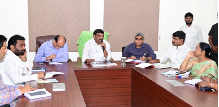 ప్రొఫెసర్ జయశంకర్ తెలంగాణ రాష్ట్ర వ్యవసాయ విశ్వవిద్యాలయాన్ని సందర్శించిన ఎమ్మెల్సీ తీన్మార్ మల్లన్న