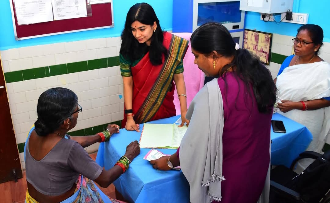 ప్రభుత్వ వైద్య సేవలపై వివరించాలి : కలెక్టర్ గరిమ అగ్రవాల్