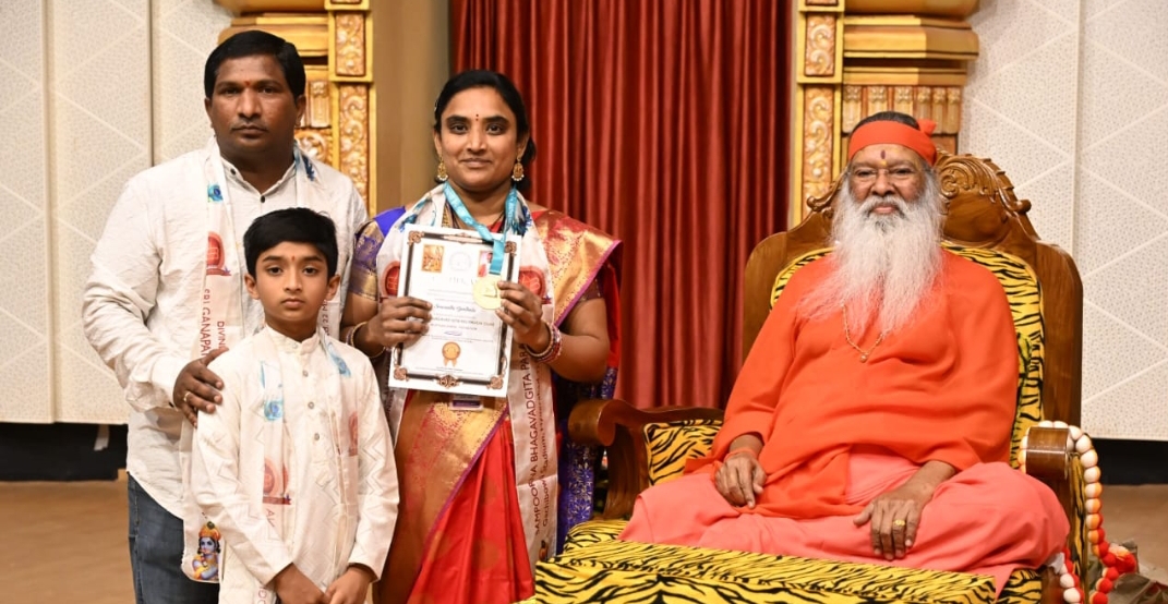 గీతా పఠనంలో స్వర్ణ పతకం గెలుచుకున్న సిరిసిల్ల మహిళ