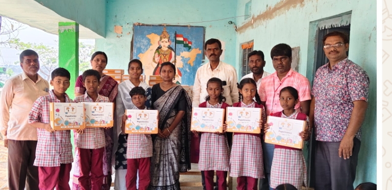అగస్త్య ఫౌండేషన్ వారిచే పేపర్ ట్రానిక్స కిట్స్స్ అందజేత