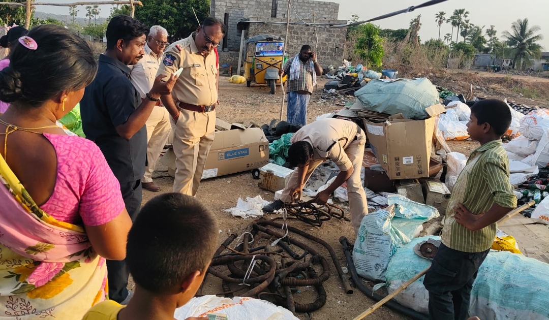 రాజన్న సిరిసిల్ల జిల్లా : జిల్లా వ్యాప్తంగా స్క్రాప్ దుకాణాలపై ఆకస్మిక తనిఖీలు