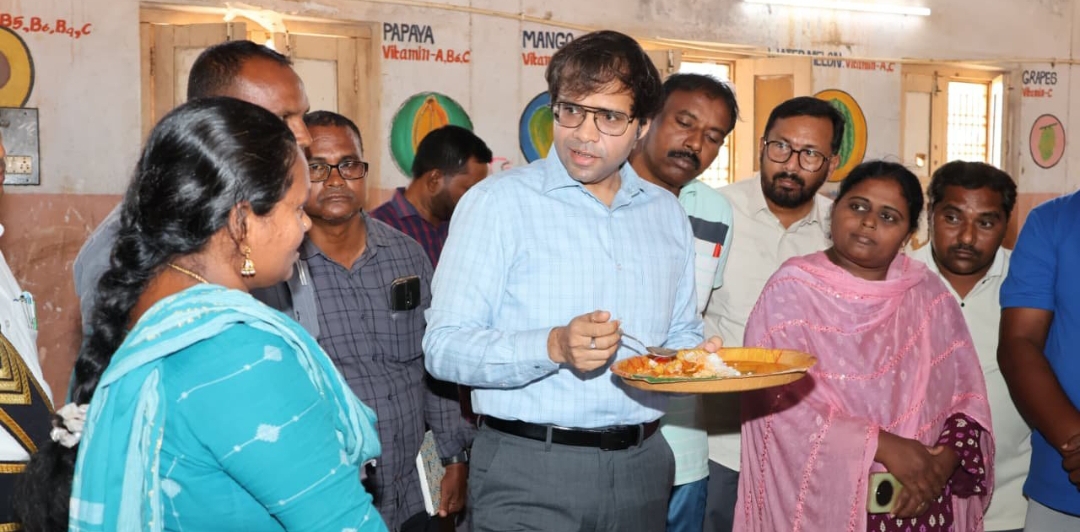 &ldquo;మీ పిల్లలకు కూడా ఇలానే భోజనం పెడతారా?&rdquo;