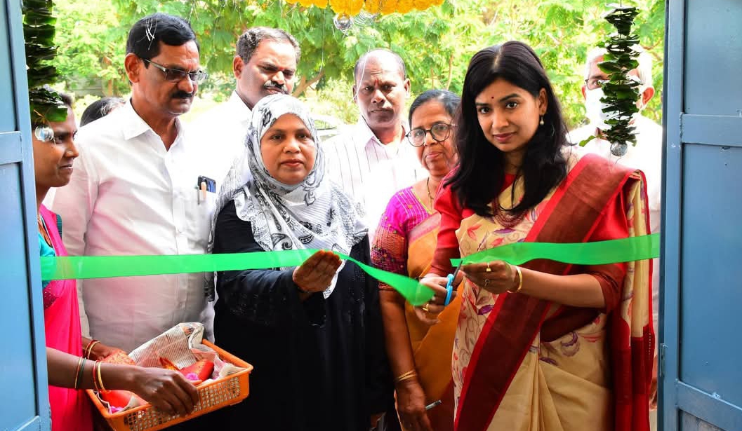 భవిత కేంద్రం సేవలు వినియోగించుకోవాలి : కలెక్టర్ గరిమ అగ్రవాల్