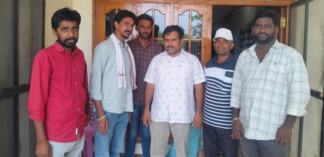 Daily Bharat కాంగ్రెస్ పార్టీని వీడి బిఆర్ఎస్ పార్టీలోకి చేరికల గురించి చర్చలు జరిపిన జూలూరుపాడు మండల పాపకొల్లు గ్రామనికి చెందిన కాంగ్రెస్ యువజన నాయకులు
