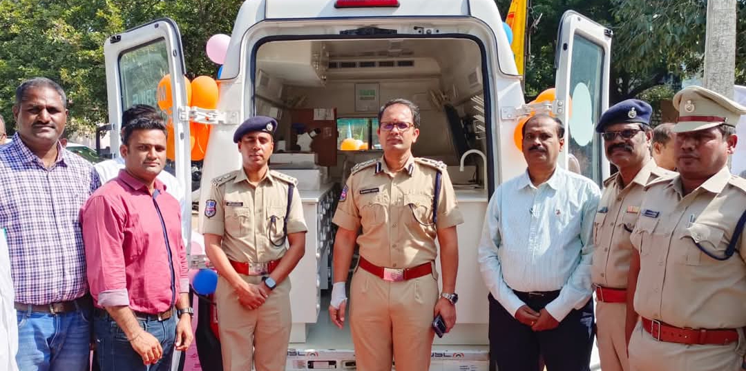 మొబైల్ ఫోరెన్సిక్ వాహనం ప్రారంభించిన వరంగల్ పోలీస్ కమిషనర్