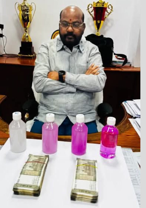 లంచం తీసుకుంటూ ఏసీబీకి చిక్కిన డీన్