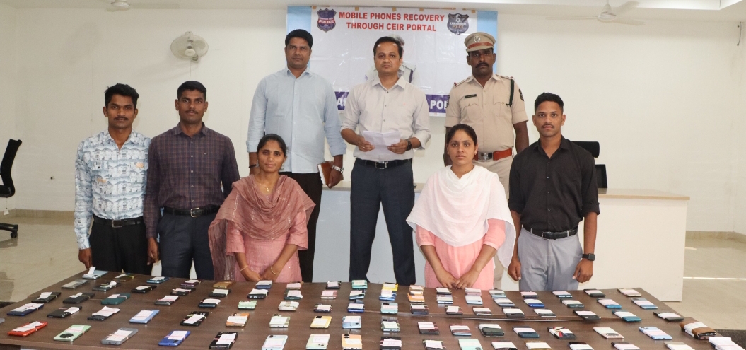 ప్రతినెలా 100కు పైగా ఫోన్ల రికవరీ... ఈ ఏడాది ఇప్పటివరకు ₹61 లక్షల విలువైన 384 ఫోన్లు స్వాధీనం