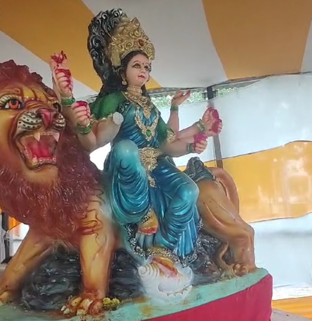 దారుణం... దుర్గాదేవి విగ్రహాన్ని ధ్వంసం చేసిన దుండగులు